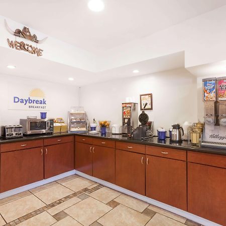 Days Inn By Wyndham Austin/University/Downtown Kültér fotó