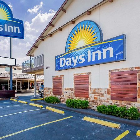 Days Inn By Wyndham Austin/University/Downtown Kültér fotó