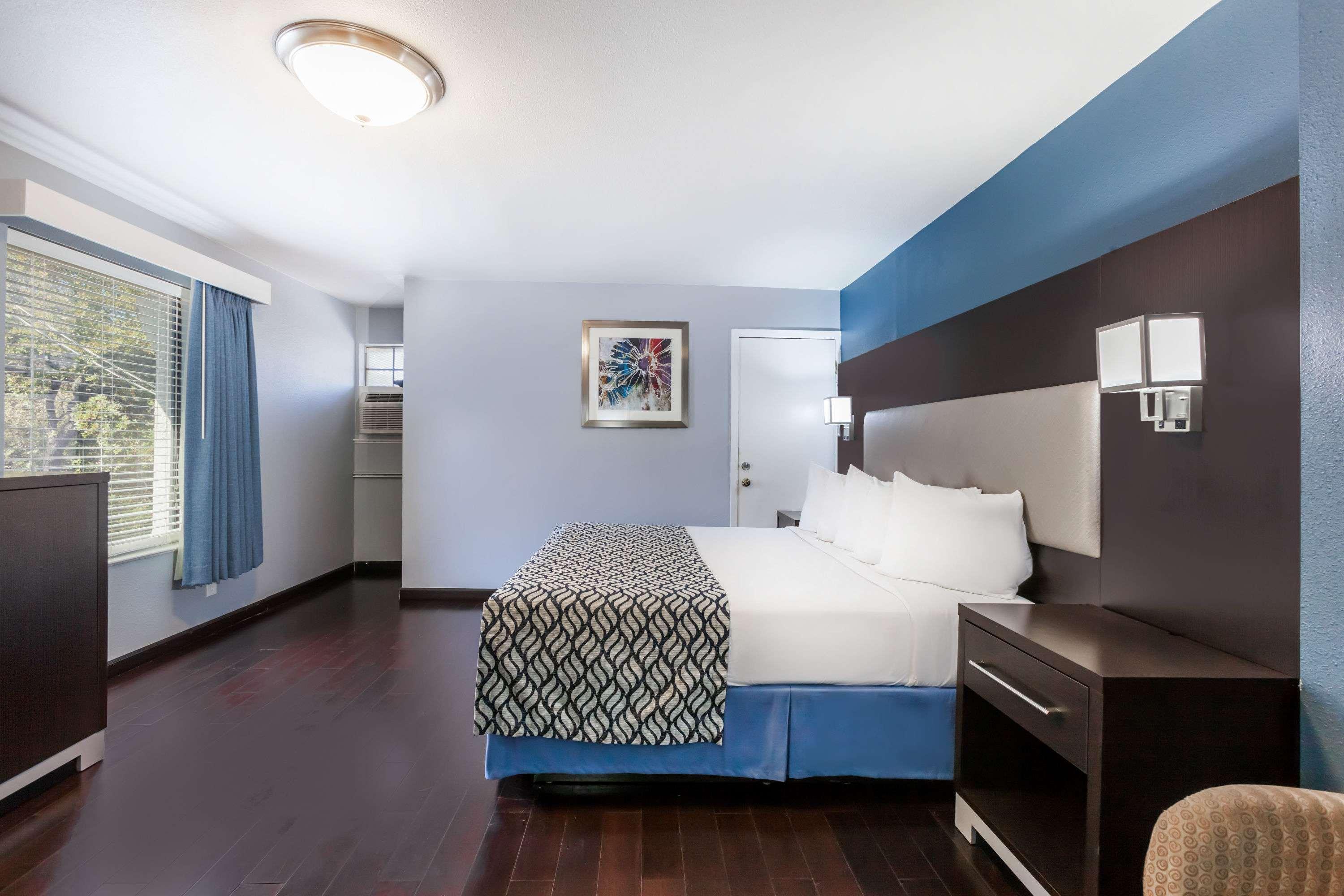 Days Inn By Wyndham Austin/University/Downtown Kültér fotó