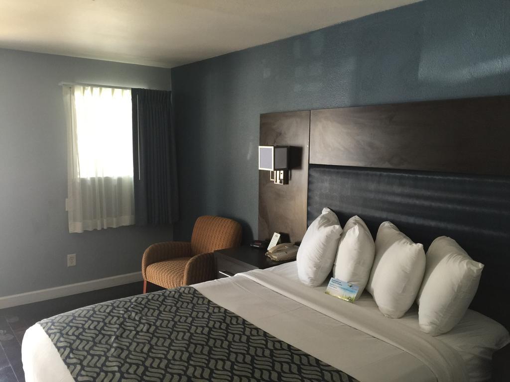 Days Inn By Wyndham Austin/University/Downtown Kültér fotó