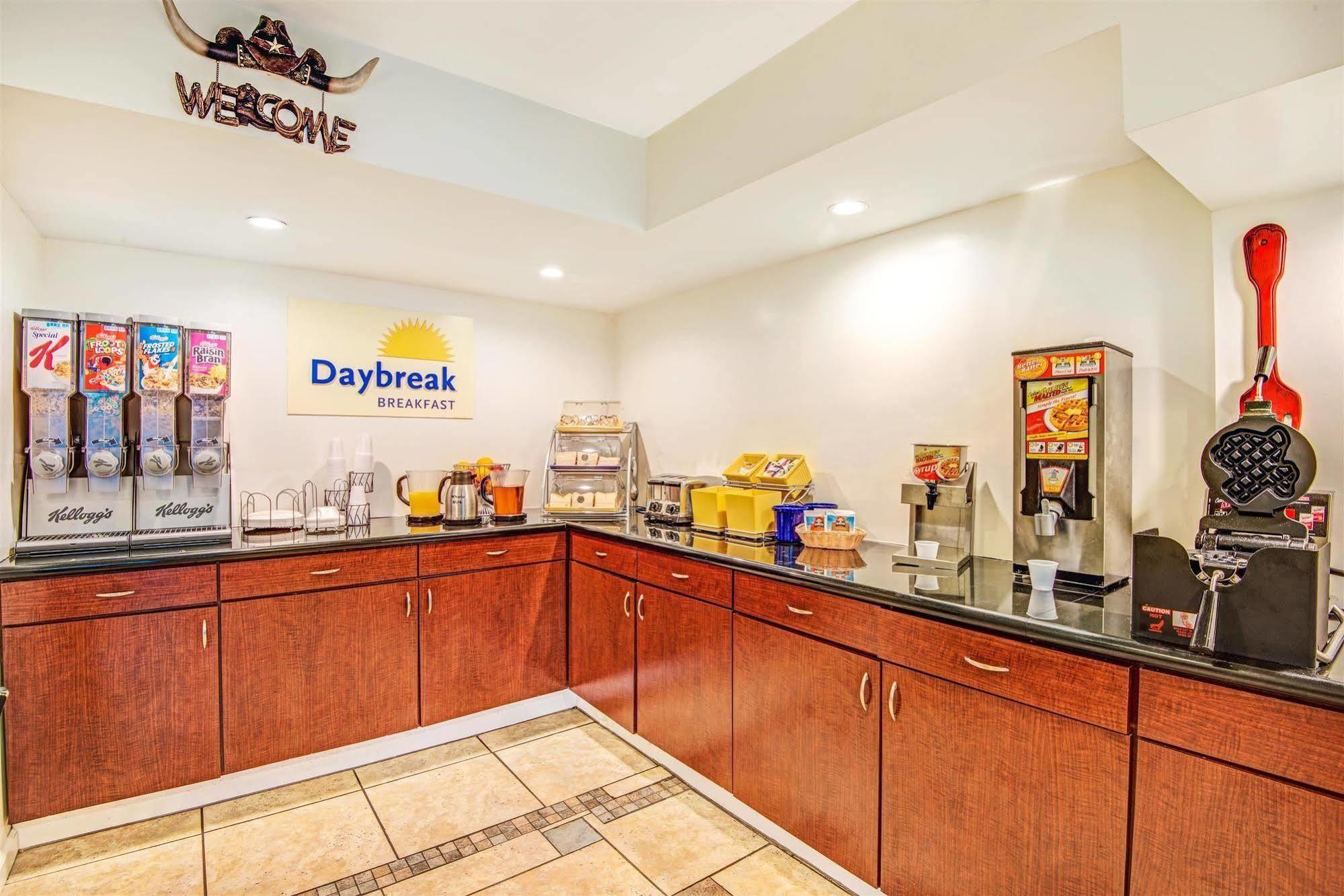 Days Inn By Wyndham Austin/University/Downtown Kültér fotó