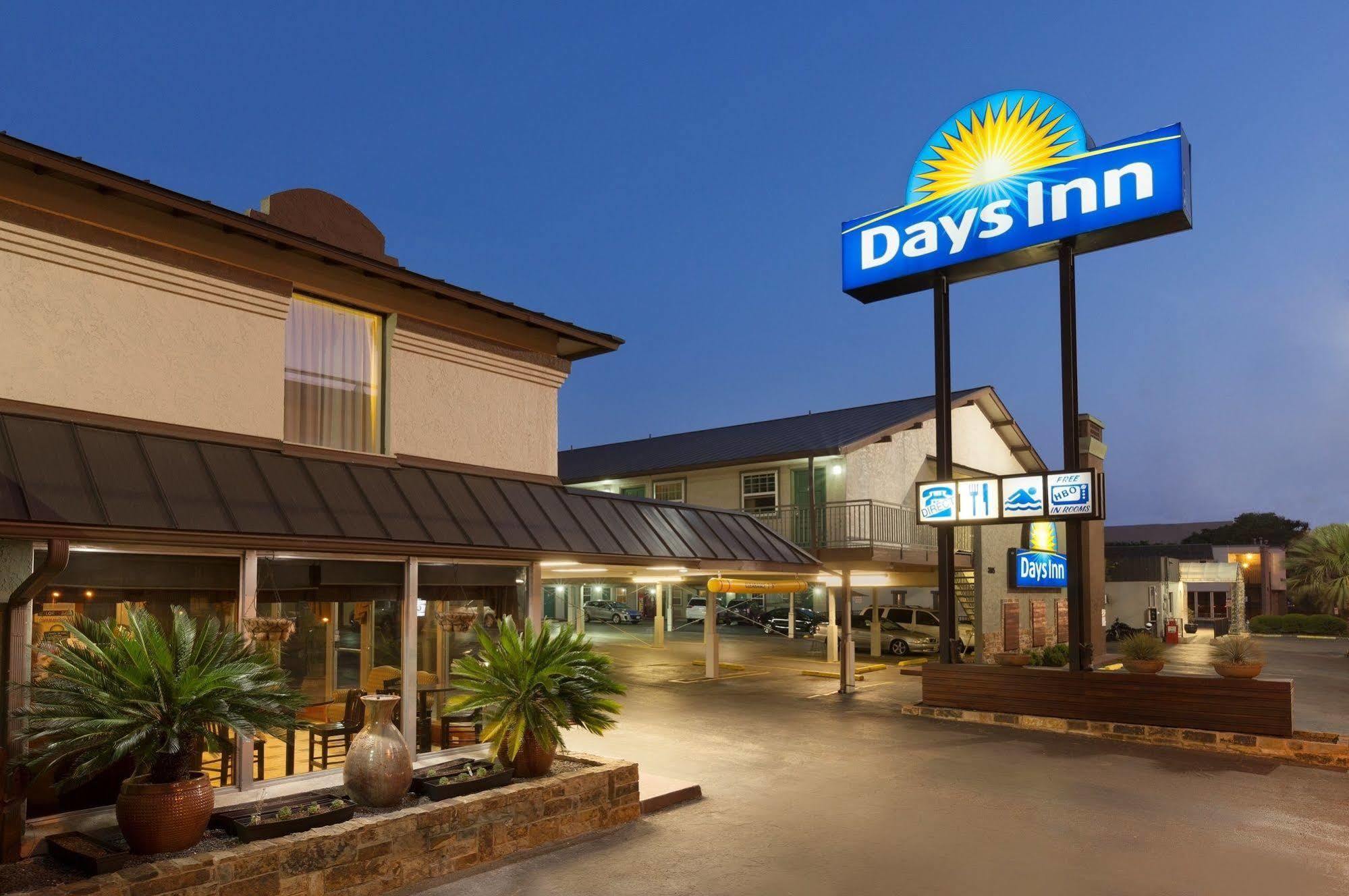 Days Inn By Wyndham Austin/University/Downtown Kültér fotó